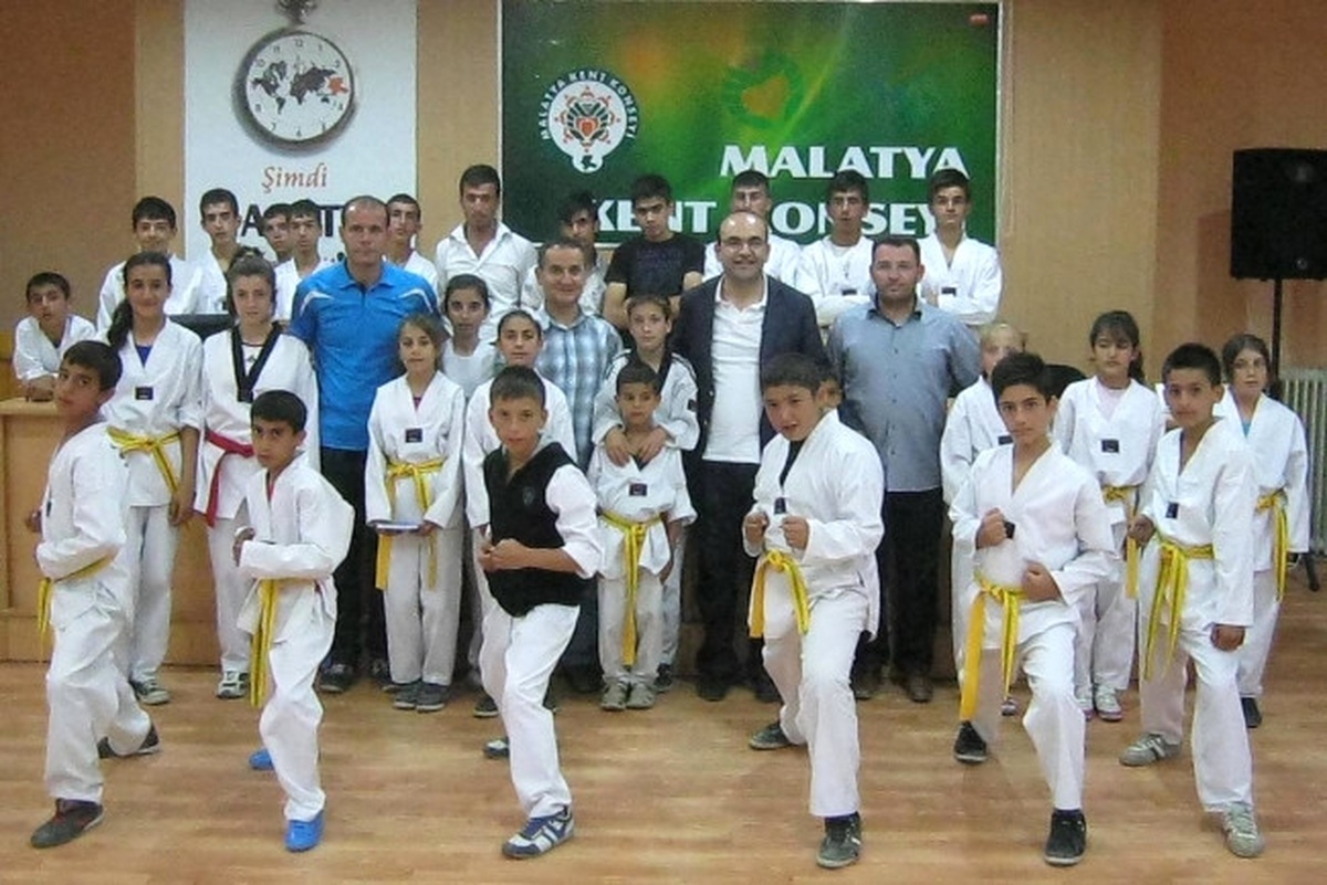 Sporcular Gösteri Yapıp Kitap Hediyesi Kazandı