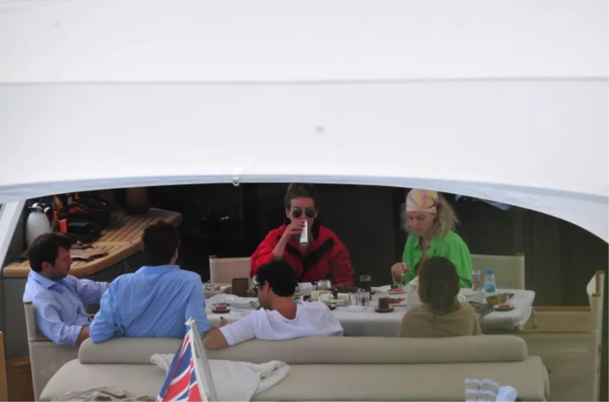 Süper Lüks Yatta Aşk Tatili