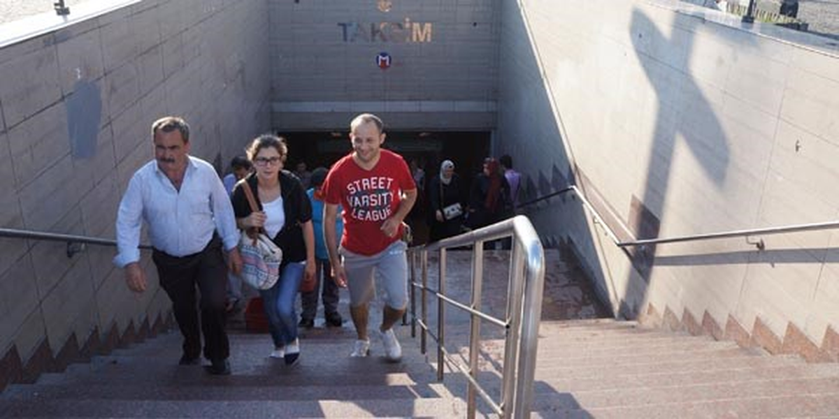 Taksim\'de Hayat Normale Dönmeye Başladı