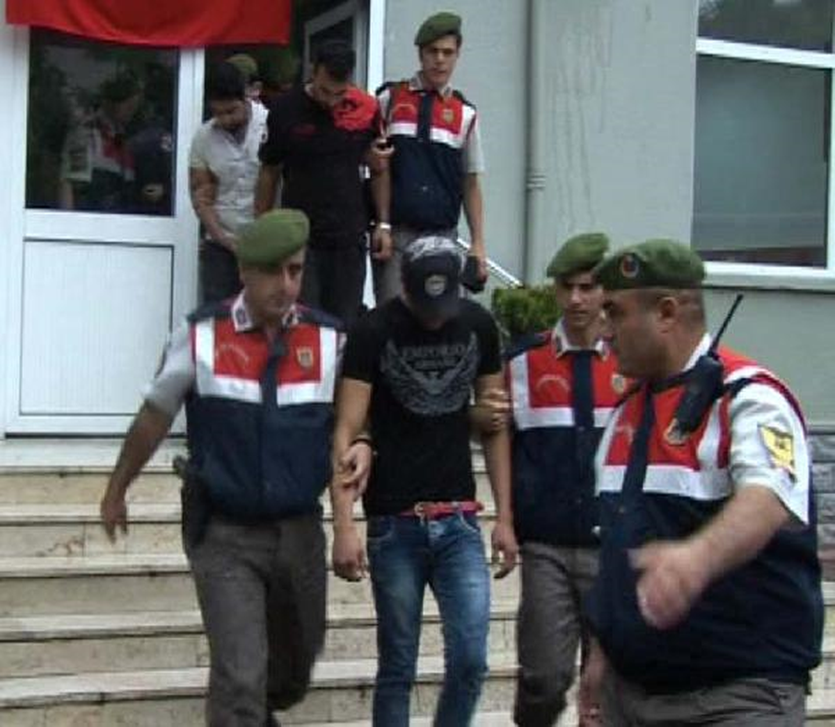 Tem\'de Polis Kılığında Gasp Yapan 6 Kişi Yakalandı