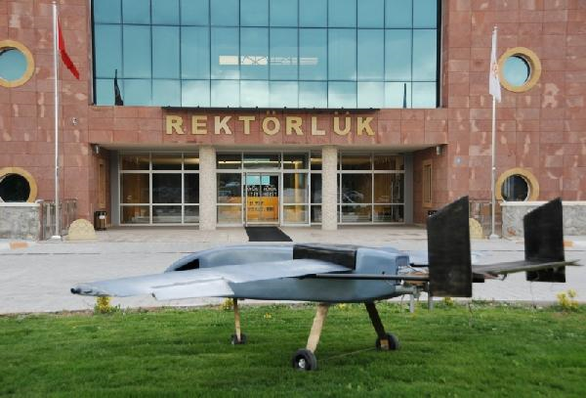 Üniversite Öğrencileri İnsansız Hava Aracı Yaptı