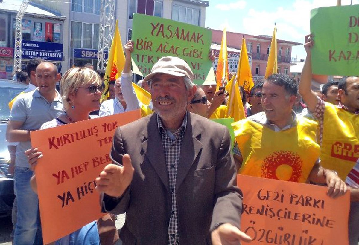 Varto\'da Sendika Üyeleri Greve Gitti