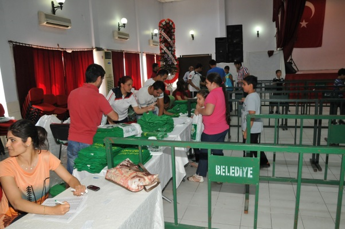 Yaz Spor Okullarına Katılan Öğrencilere Spor Malzemeleri Dağıtıldı