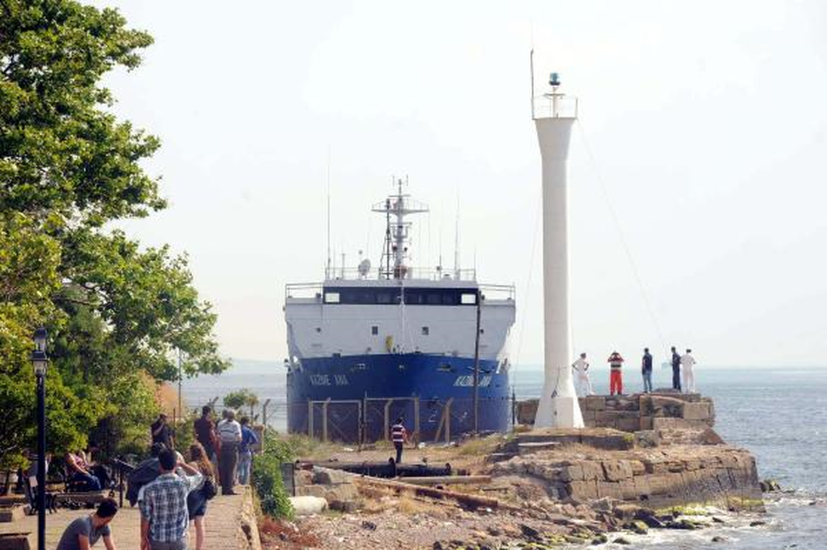 Yük Gemisi Karaya Oturdu