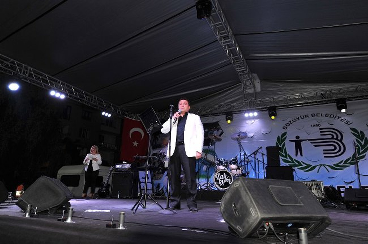 Zakkum Grubu'ndan Bozüyüklü Öğrencileri Coşturdu