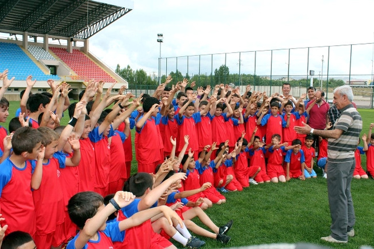 4 Eylül Belediyespor Yaz Futbol Okulu Başladı