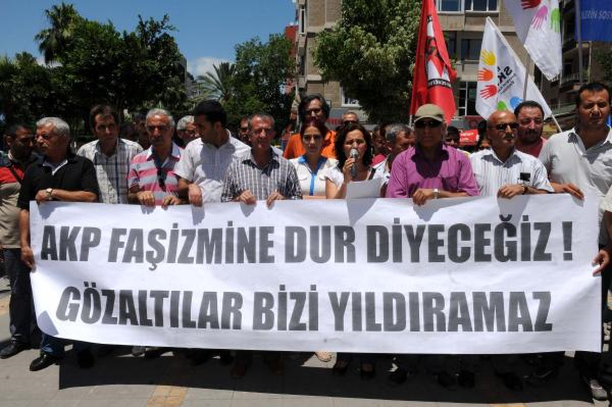 Adana\'da Gezi Parkı Gözaltılarına Tepki