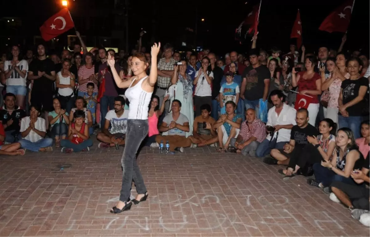 Antalya\'da Açık Havada Sanatlı Taksim Protestosu