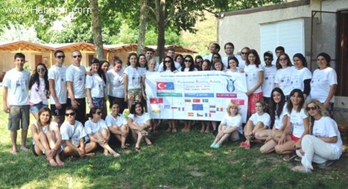 Avrupalı Gençler Antalya\'da Demokrasiyi Tartışıyor