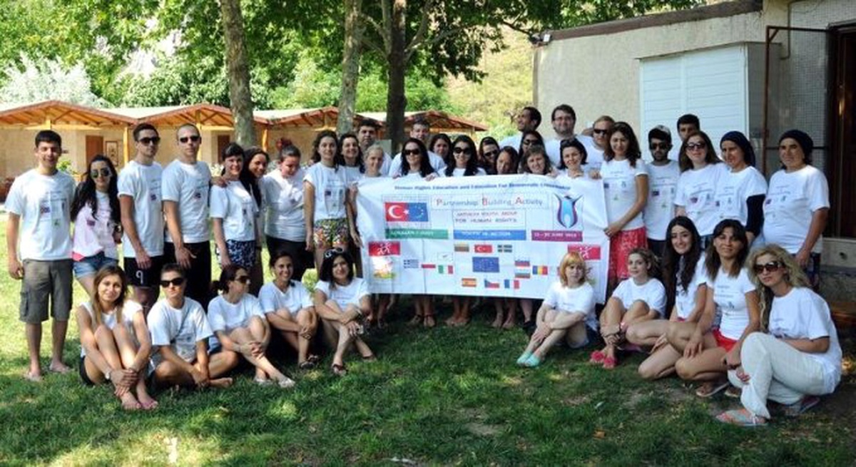 Avrupalı Gençler Antalya\'da Demokrasiyi Tartışıyor