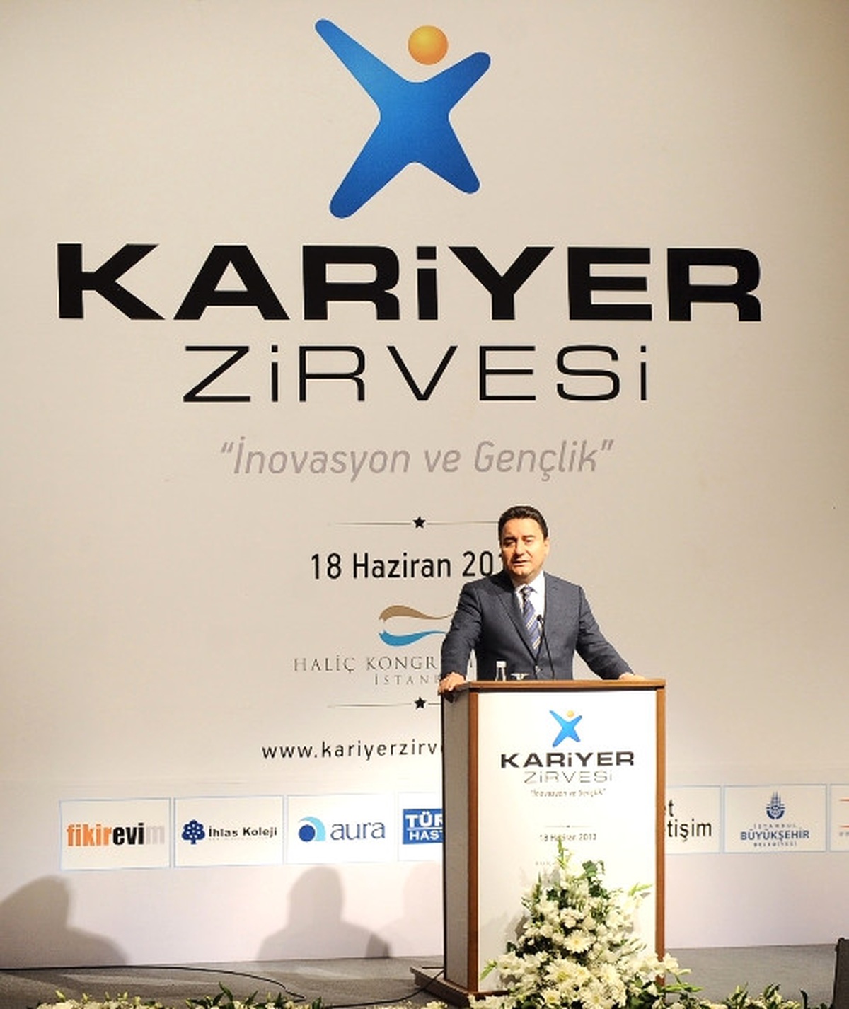 Başbakan Yardımcısı Babacan: "Bu Bizim Gelecekte Görmek İstediğimiz Bir Gençlik Davranışı Değil"