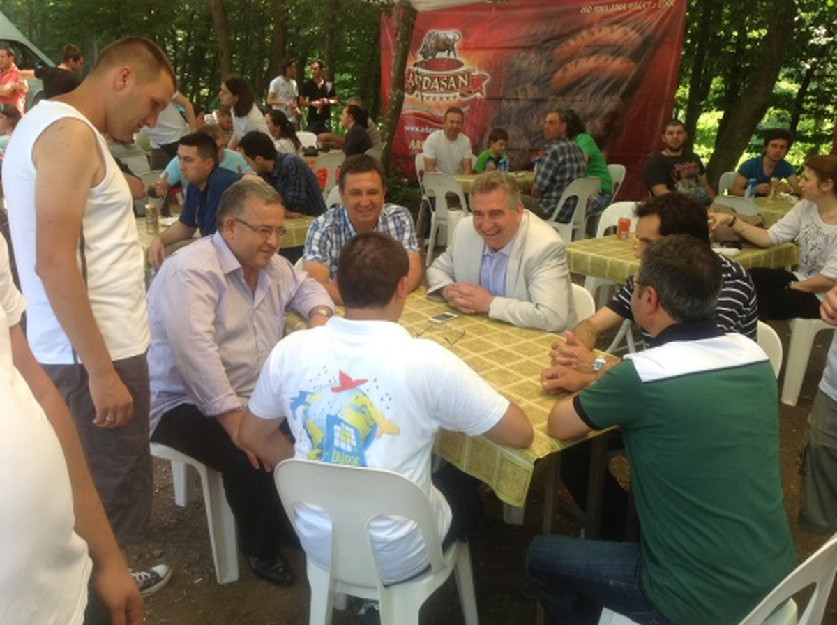 Başkan Cem Kara Dernekleri Yalnız Bırakmıyor