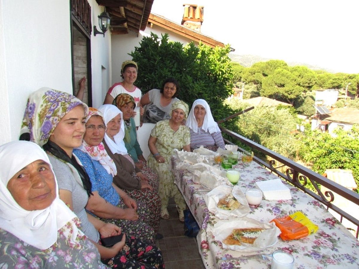 Bedia Akartürk\'e Yoğun Komşu İlgisi