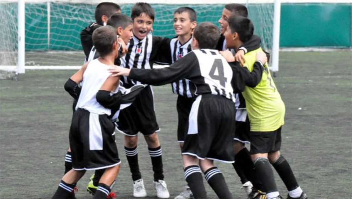 Beşiktaş Futbol Okulları Yaz Kampı Başladı