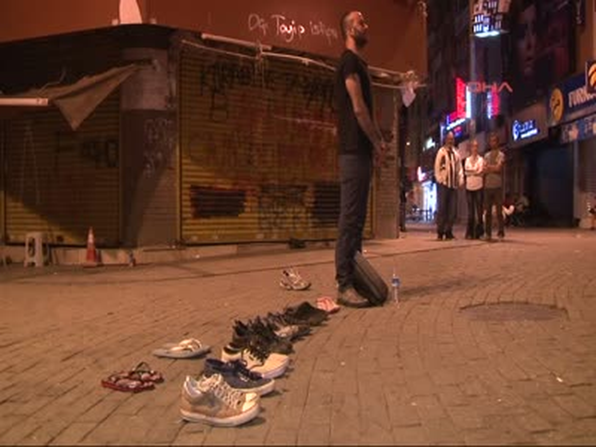 Beşiktaş\'ta Sessiz Bekleyiş Eylemi