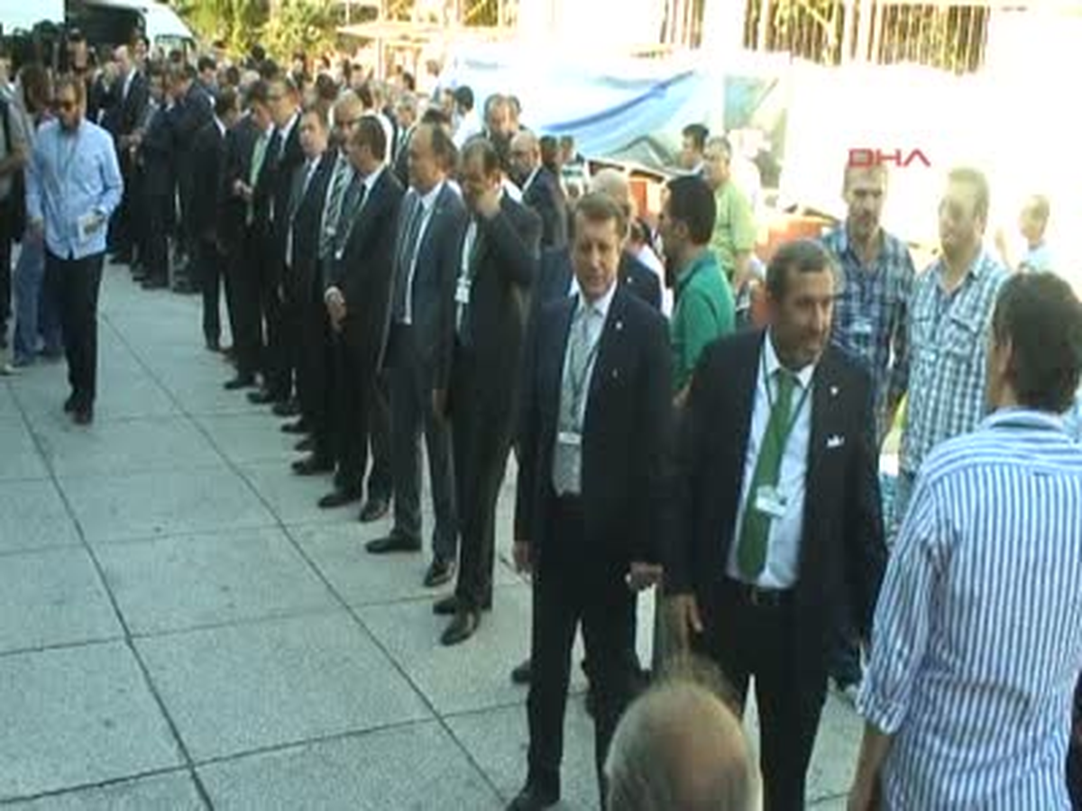 Bursaspor Başkanını Seçiyor Bursaspor Başkanını Seçiyor Olağanüstü Genel Kurul\'da Hayri Yazıcı,...