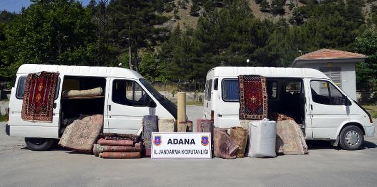 Camiden Kilim Çalanlar Yakalandı
