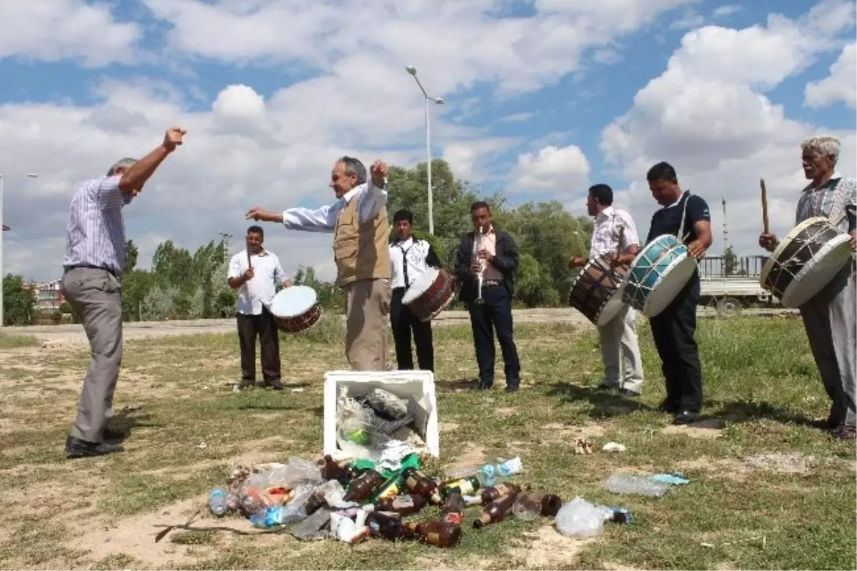 Çevrecilerden Davullu Zurnalı Protesto