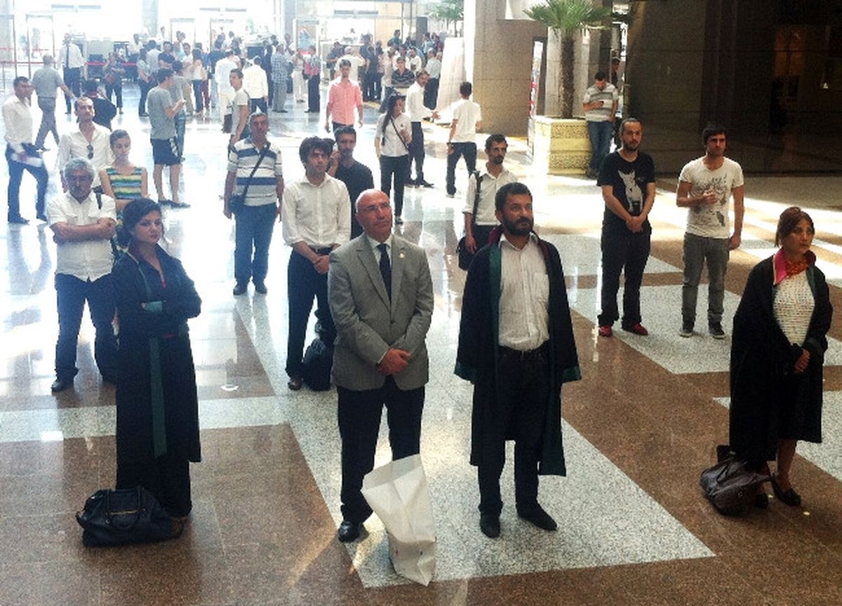 CHP\'li Tanal da "Duran Adam" Eylemine Katıldı