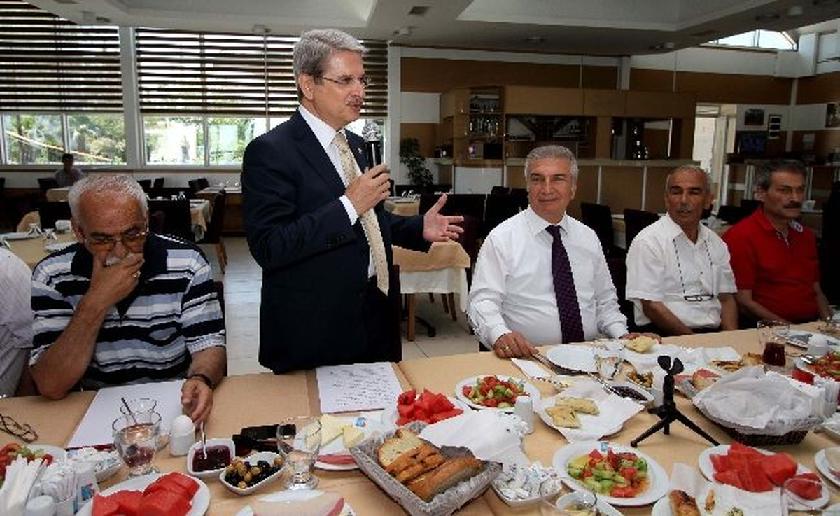 CHP\'li Vekil\'den Türkiye\'ye "Atatürklü Bayrak Asın" Çağrısı