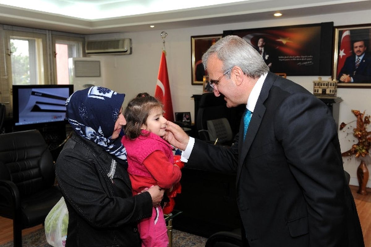 Çocuklarının Tedavisine Yardımcı Olan Aile Vali Karaloğlu\'na \'Teşekkür\' Ziyaretinde Bulundu
