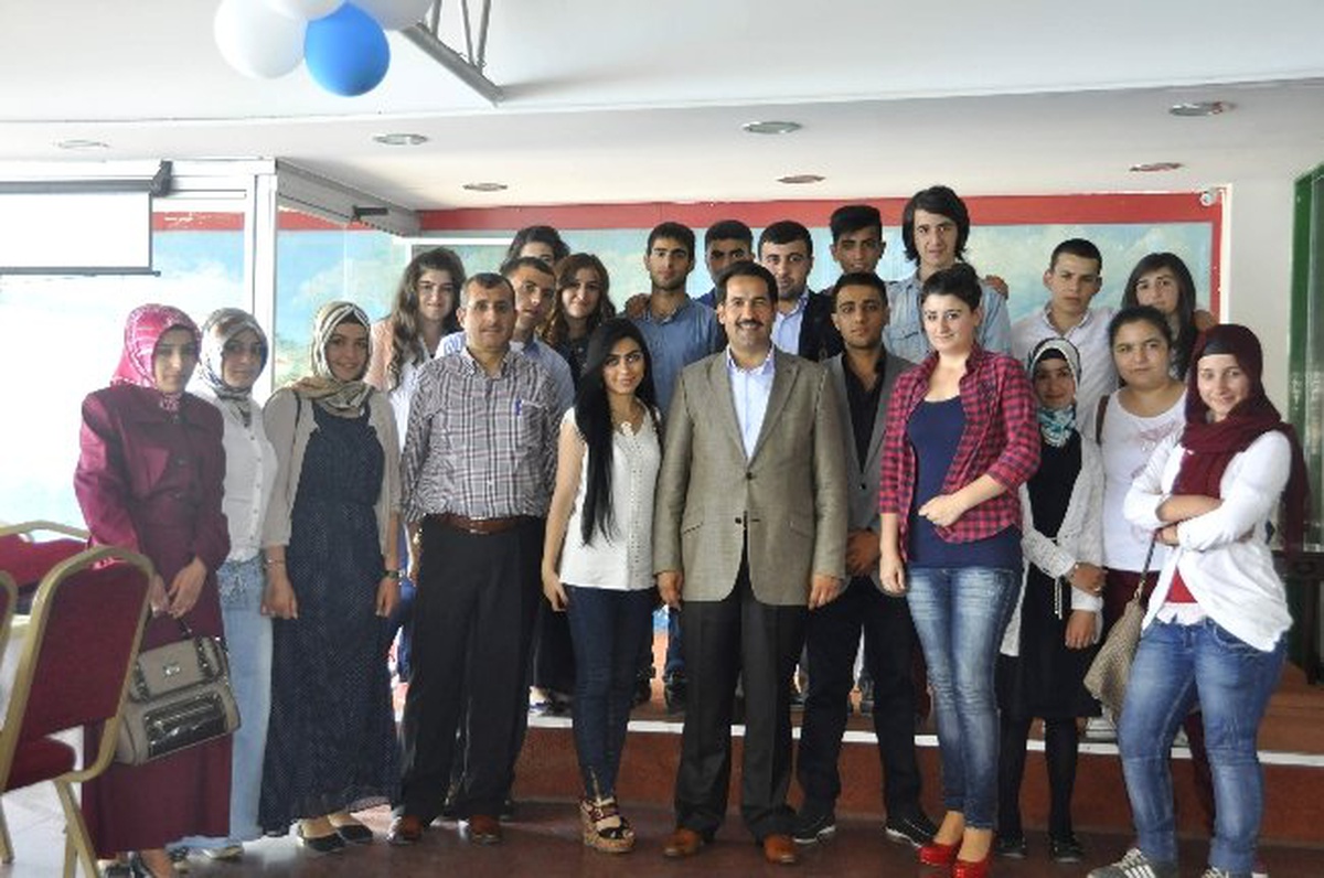 Dilovası Belediyesi'nden Stajyerlere Veda Yemeği