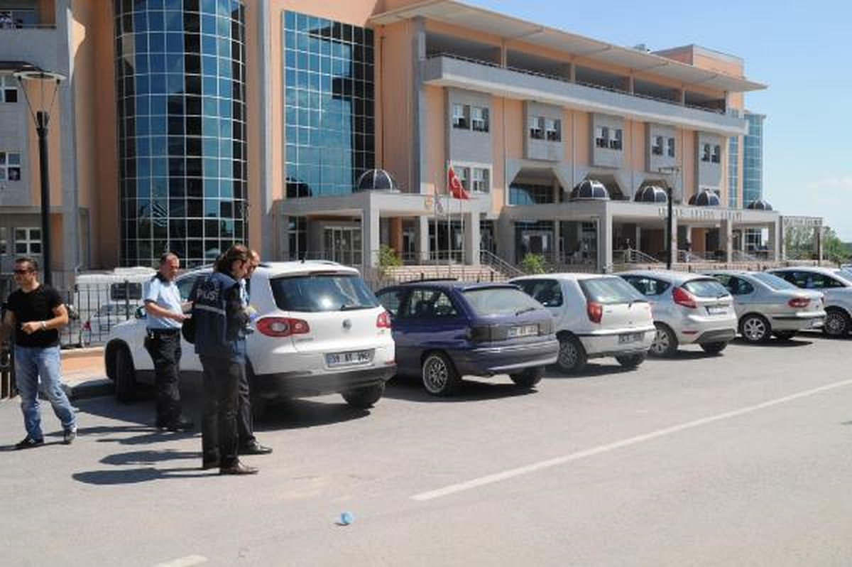 Edirne Adliyesi Önünde Silahlı Çatışma