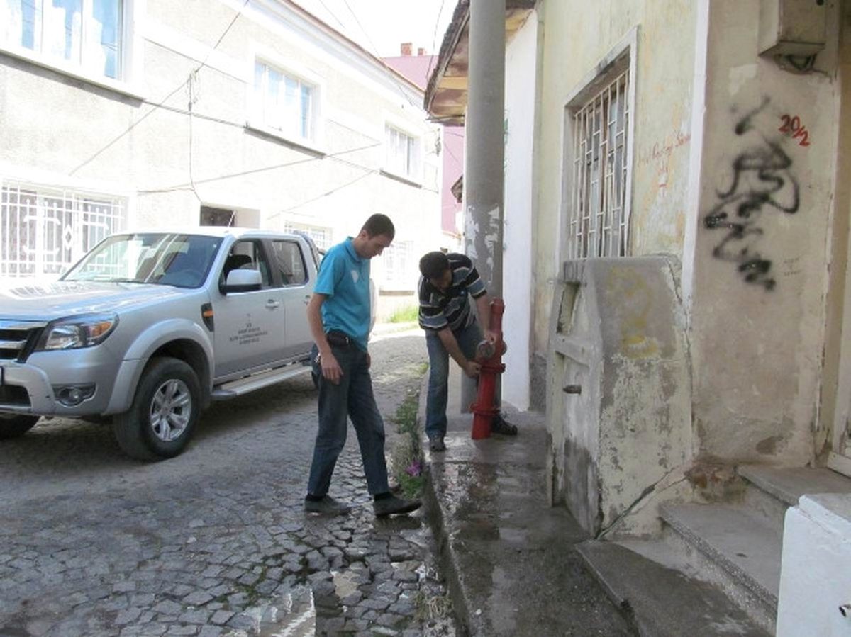 Edremit\'te İtfaiye Yangın Vanalarını Kontrolden Geçirdi