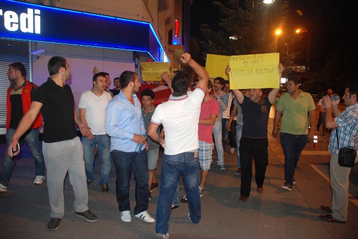 Ereğli'de Gençler AK Parti'ye Destek İçin Yürüdü