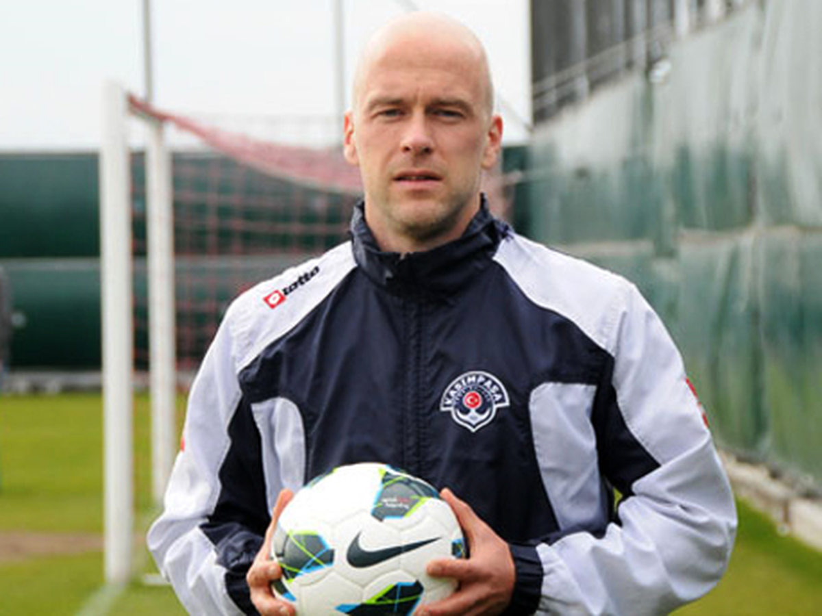 Ernst, Futbolu Bıraktı