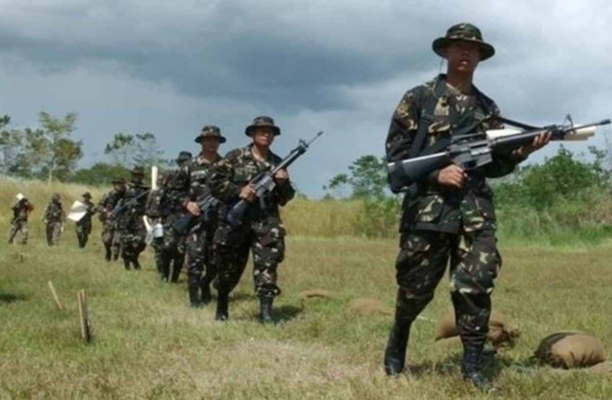 Filipinler\'de 5 Asker Kaçırıldı