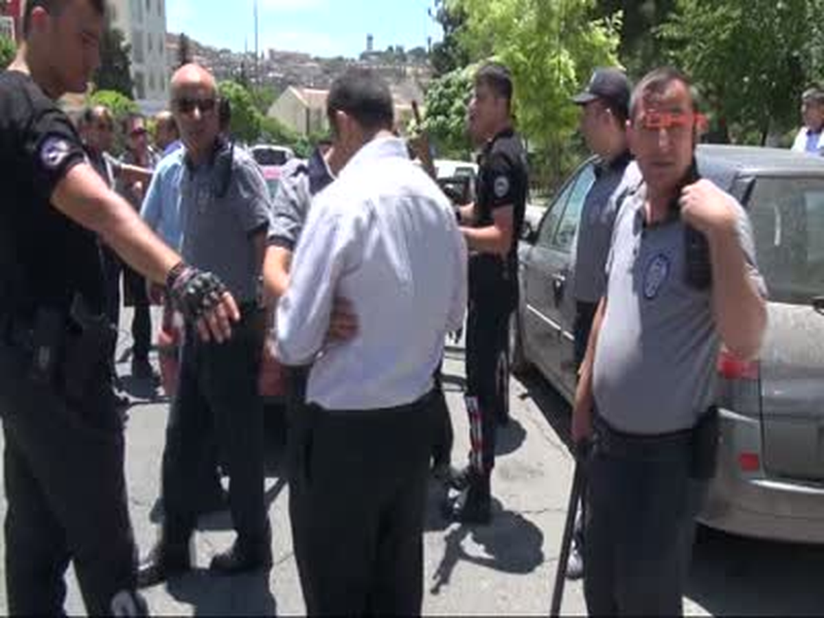 Gaziantep\'te Belediye Önünde Arbede