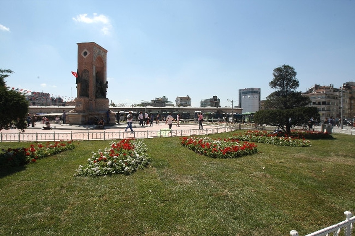 Gezi Parkı ve Taksim\'den 400 Kamyon Hurda Çıktı
