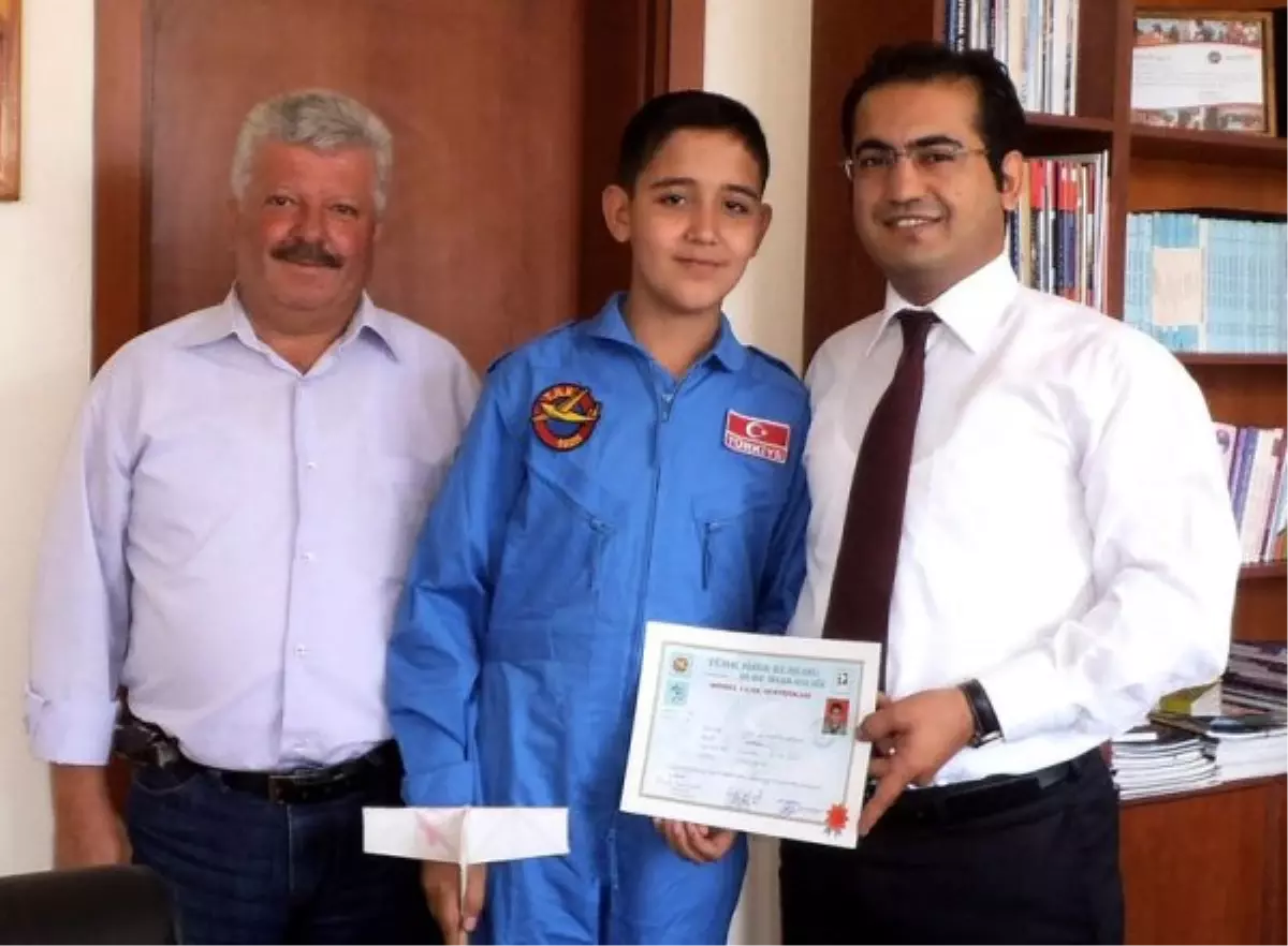 Havacılık Kurusunu Bitiren Öğrencilere Belgeleri Verildi