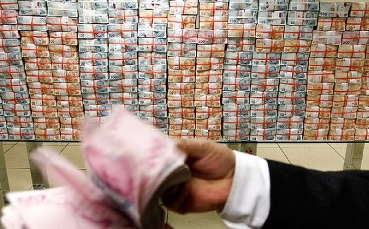Hazine, 1 Milyar 305,6 Milyon Lira Borçlandı