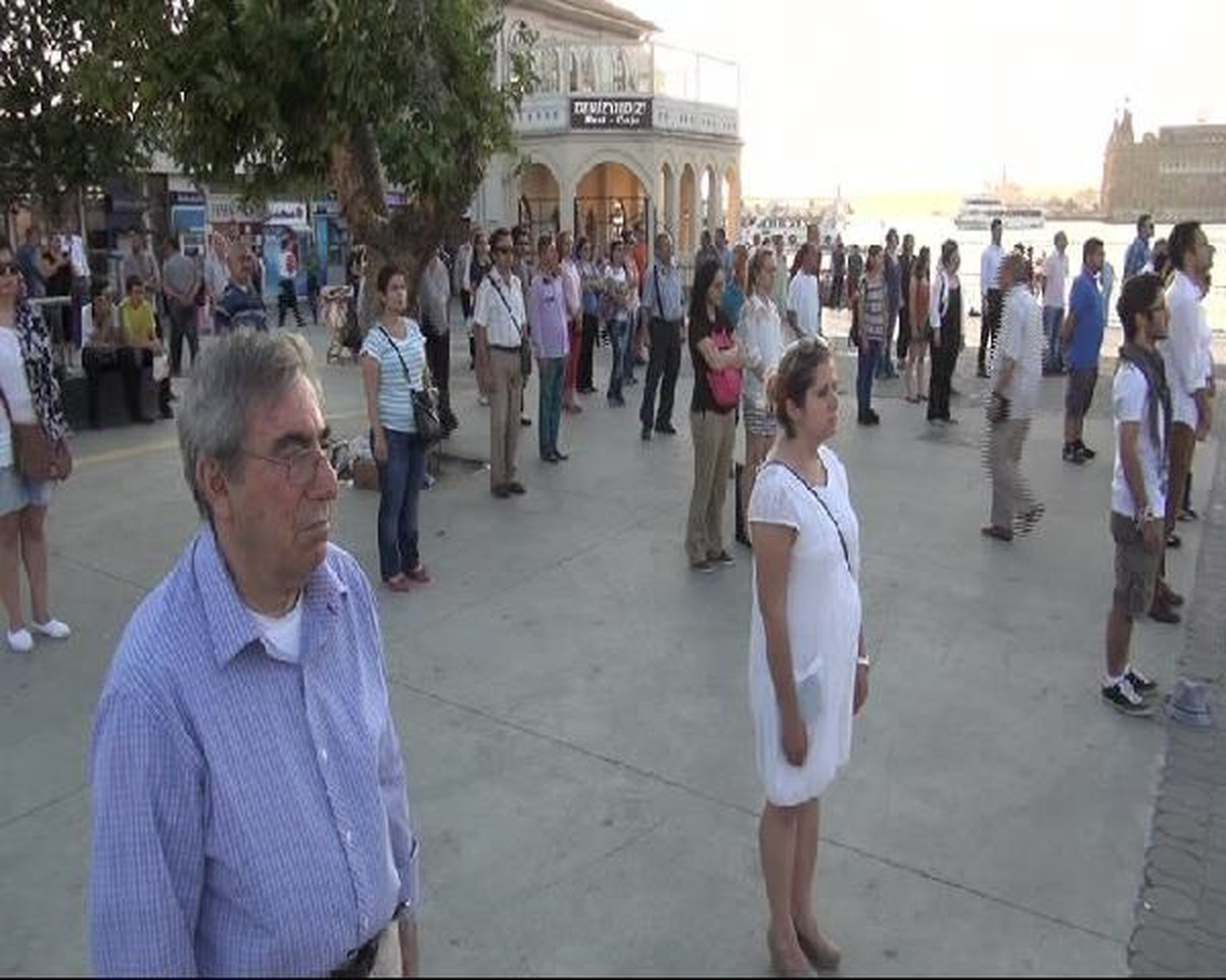 Kadıköy\'de "Duran Adam" Eylemleri