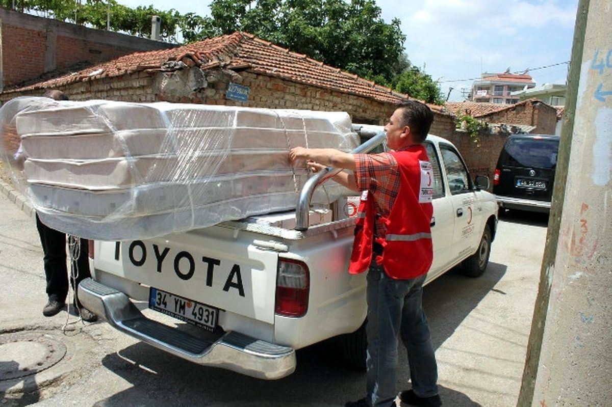 Kızılay\'dan Salihli\'deki Selzedelere Yardım Eli