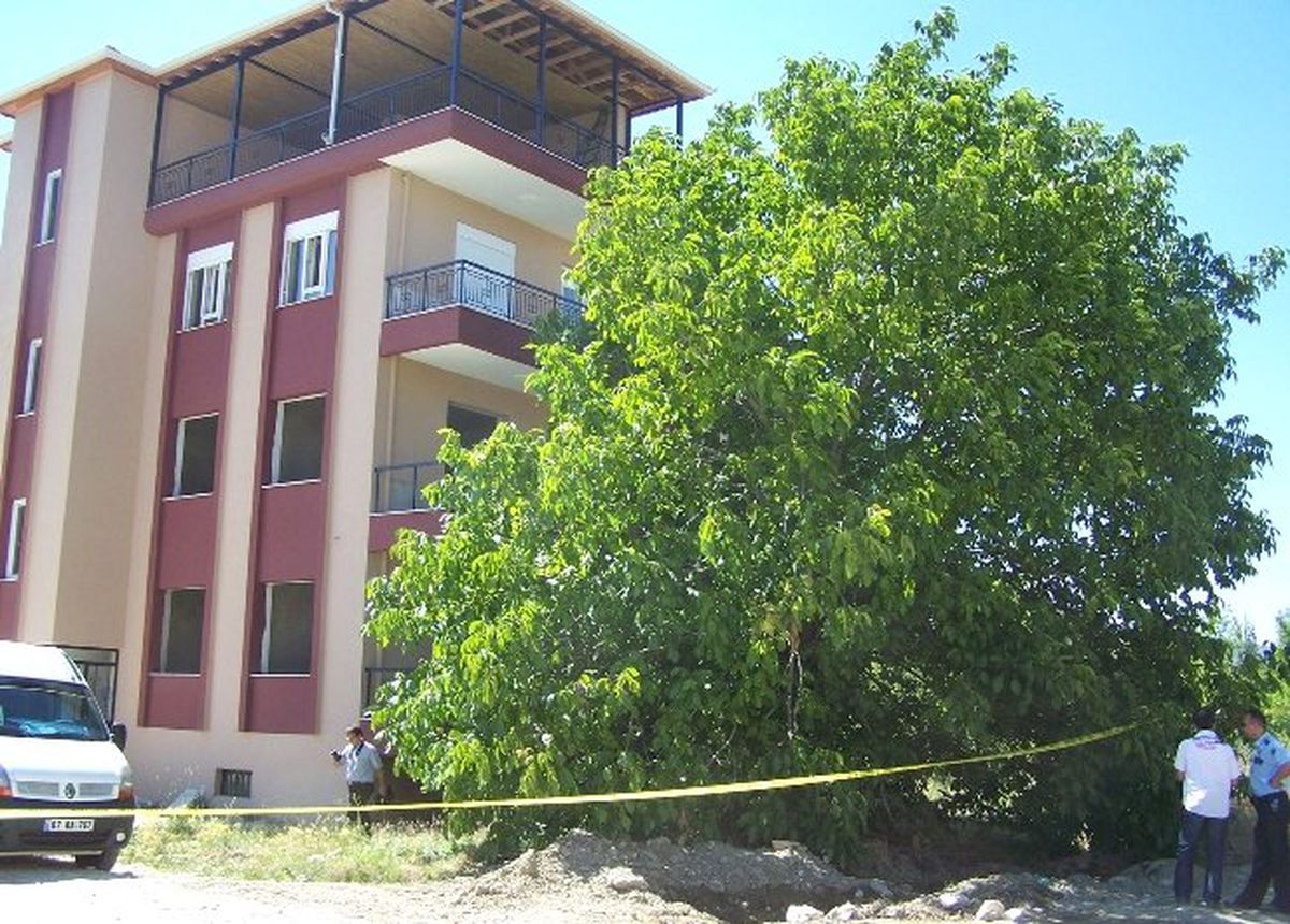 Korkuteli\'nde 18 Yaşındaki Genç İntihar Etti