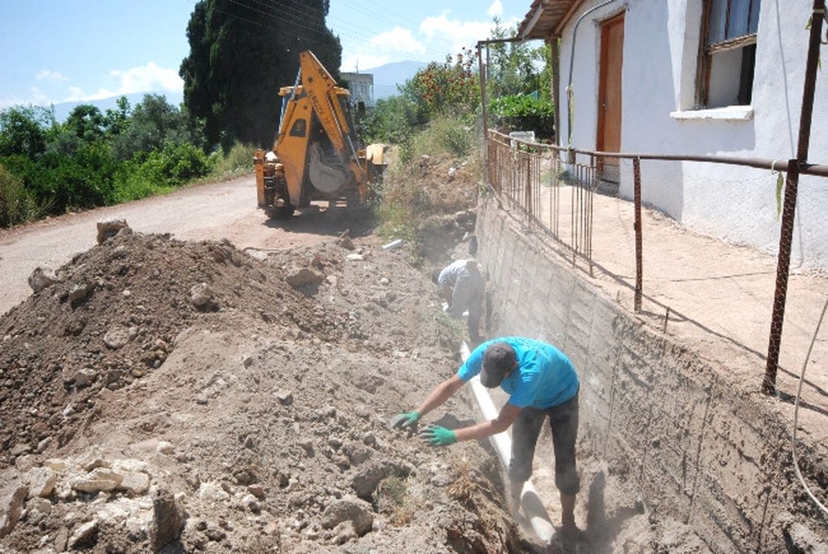 Kumluca\'da Alt Yapı Çalışmaları Devam Ediyor