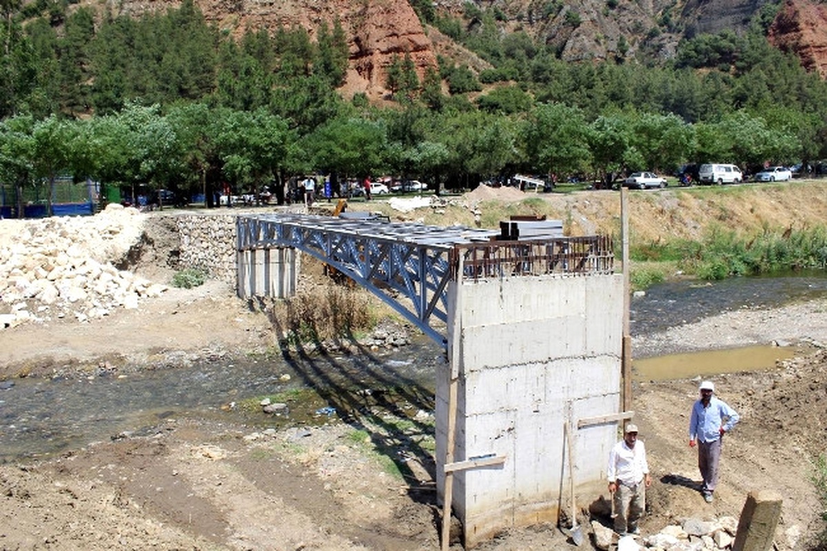 Salihli\'de Köprü İnşaatı Devam Ediyor