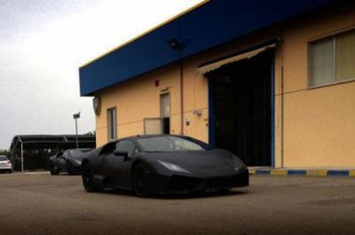 Lamborghini Cabrera Kendini Gösterdi!