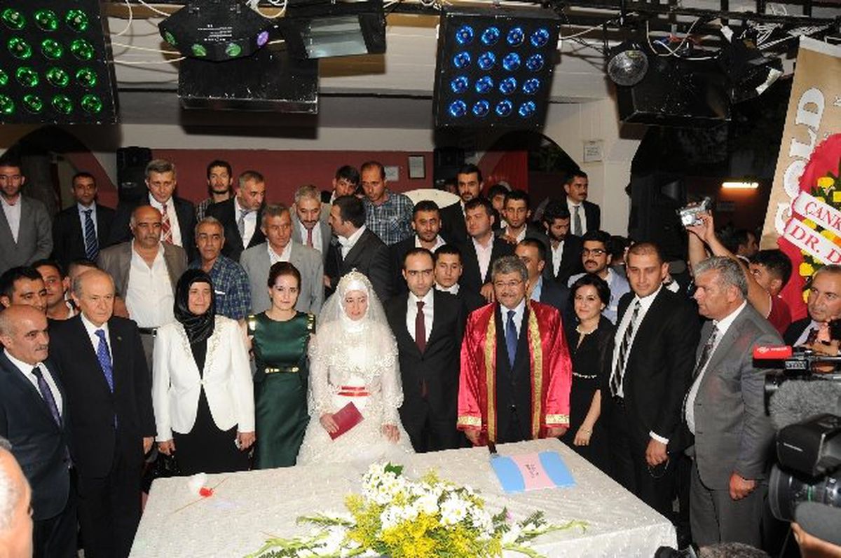 MHP Lideri Bahçeli, Kırıkkale\'de Nikah Şahidi Oldu