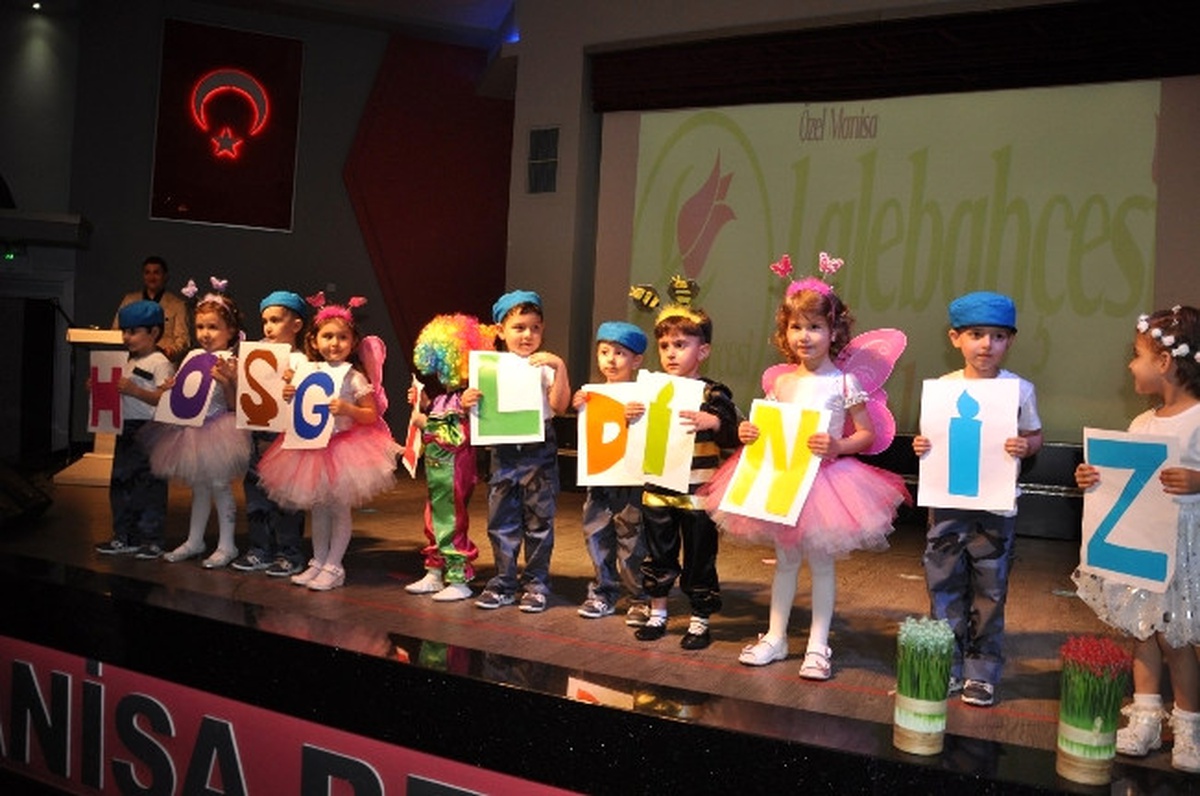 Miniklerin Yıl Sonu Gösterisi Büyüledi