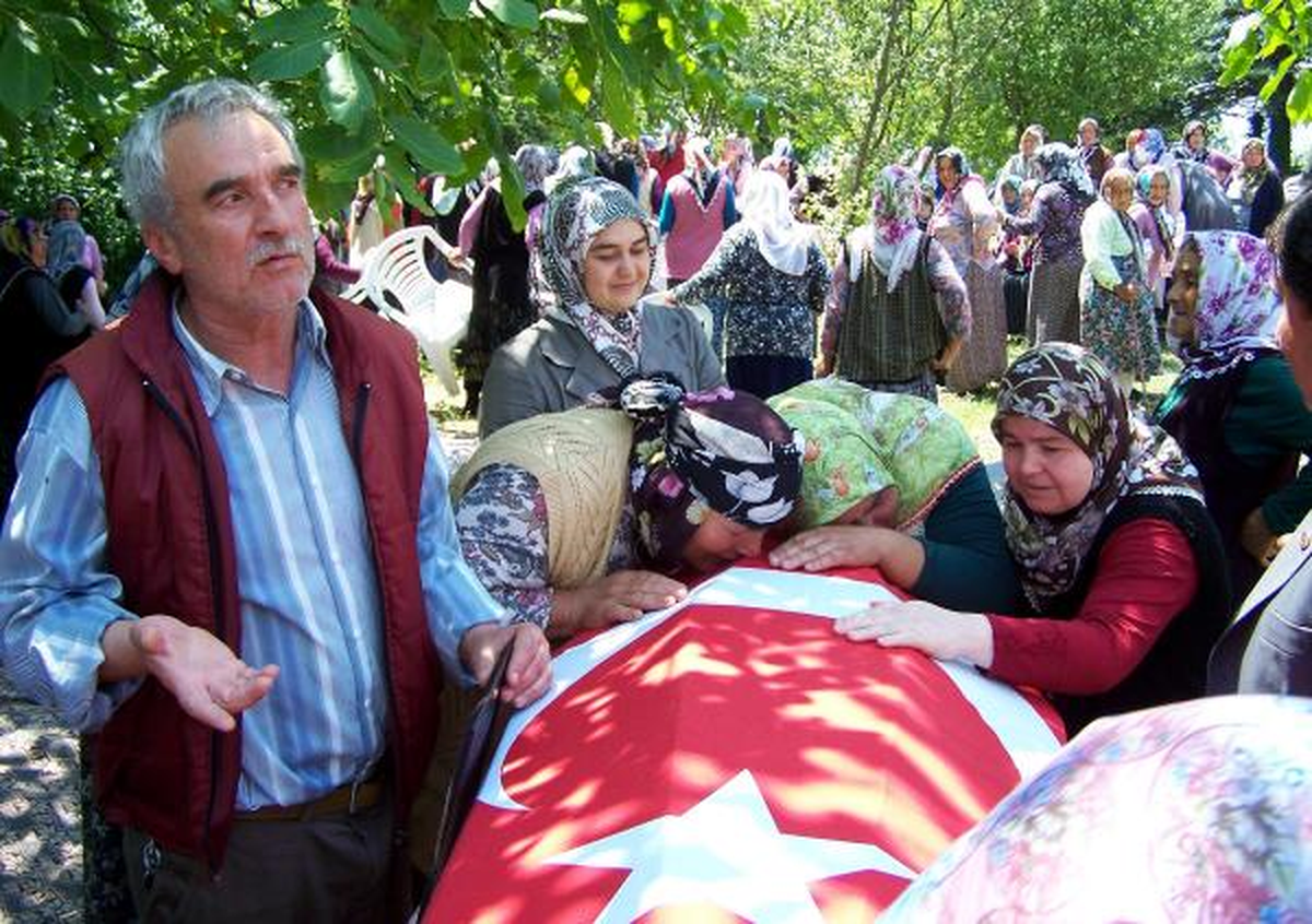 Nöbette İntihar Eden Asker Toprağa Verildi