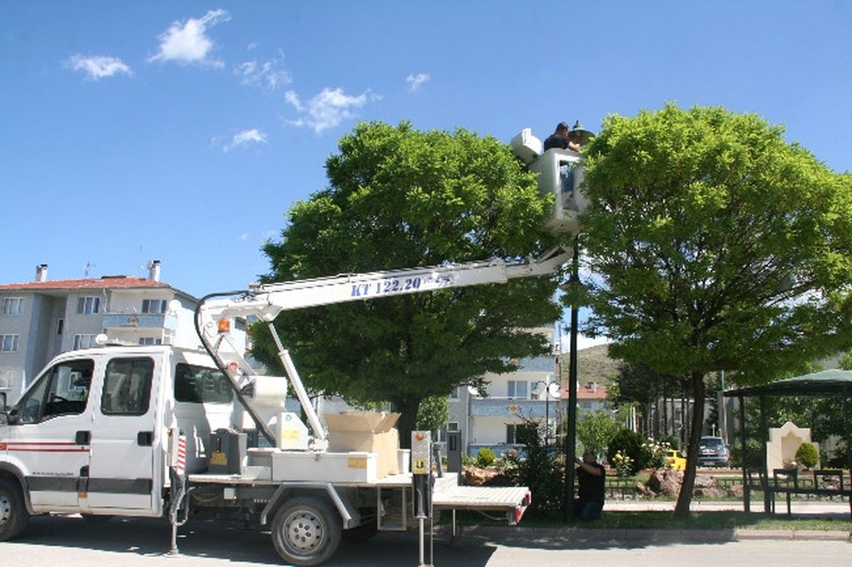 Parklardaki Aydınlatmalara Bakım
