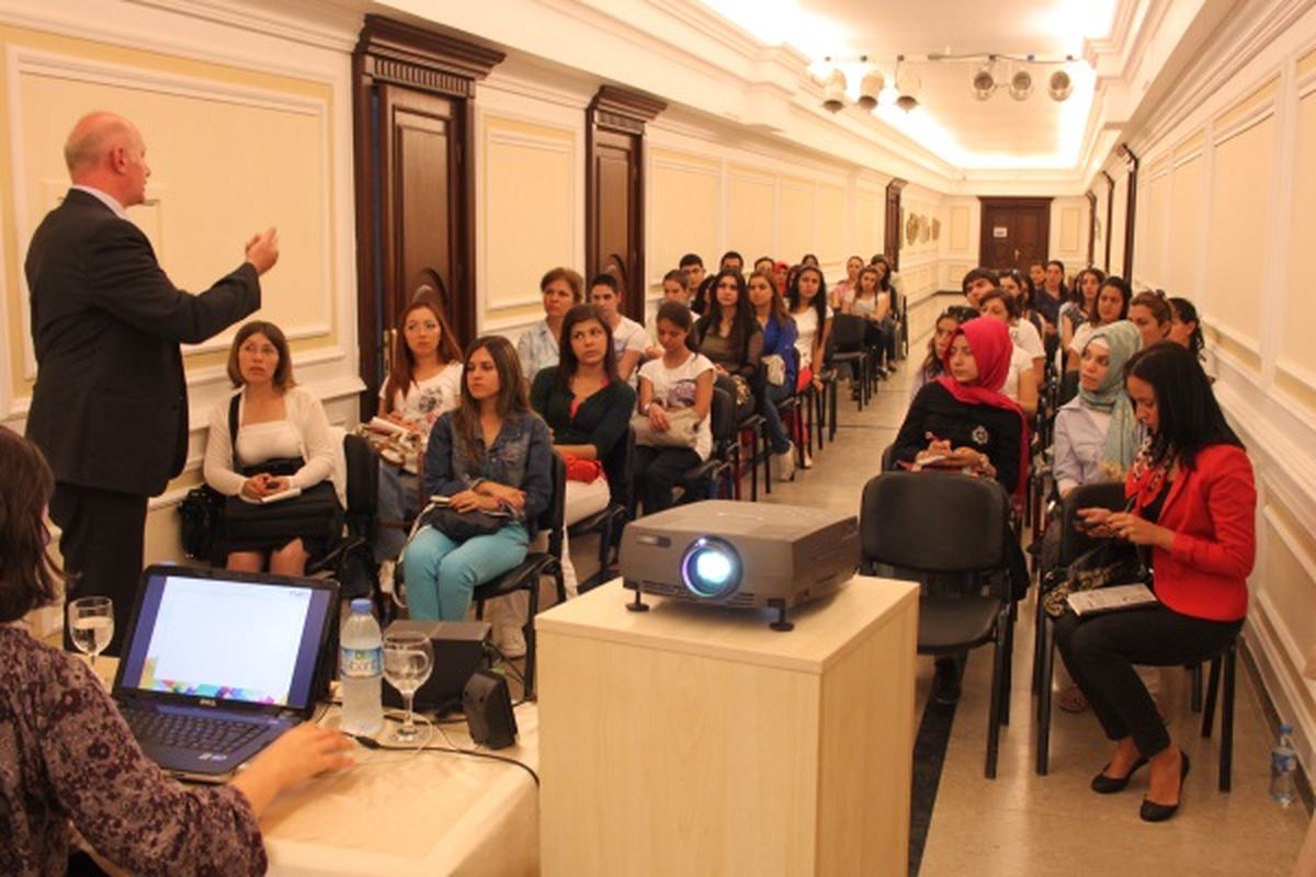 Plato, Şimdi De Öğretmenlere Eğitim Veriyor!