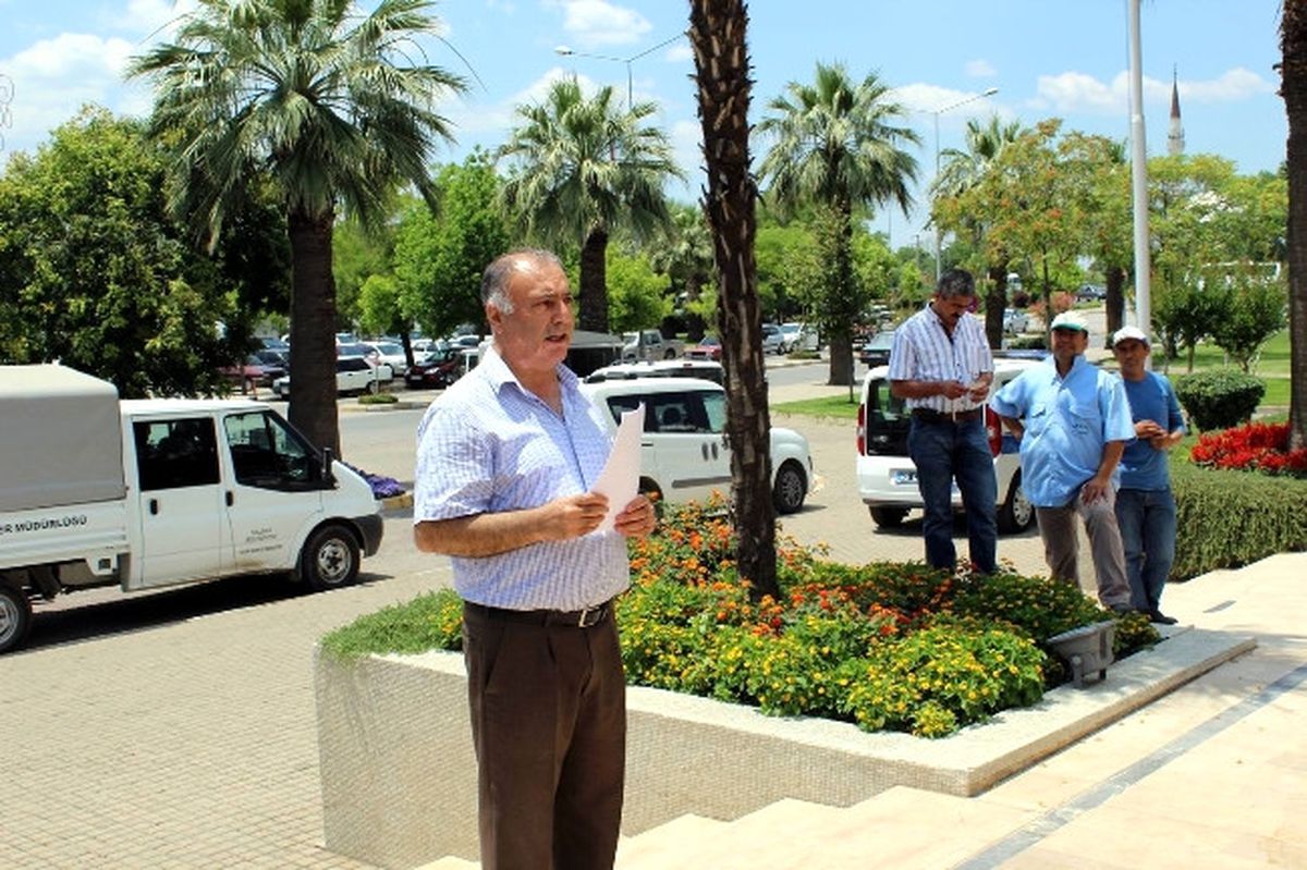 Sendikalar Salihli\'de İş Bırakma Eylemi Gerçekleştirdi