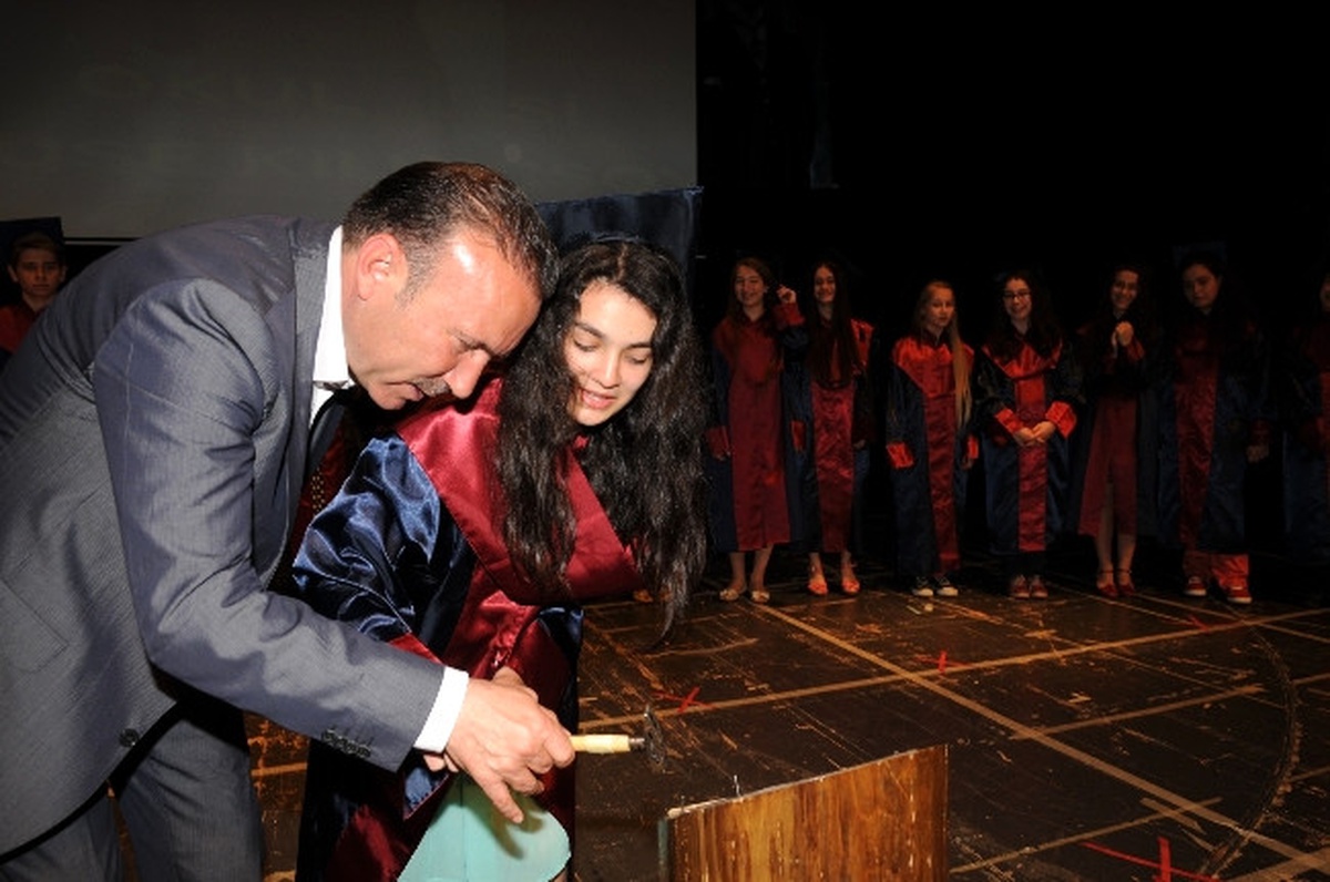 Süleyman Demirel\'de Mezuniyet Coşkusu