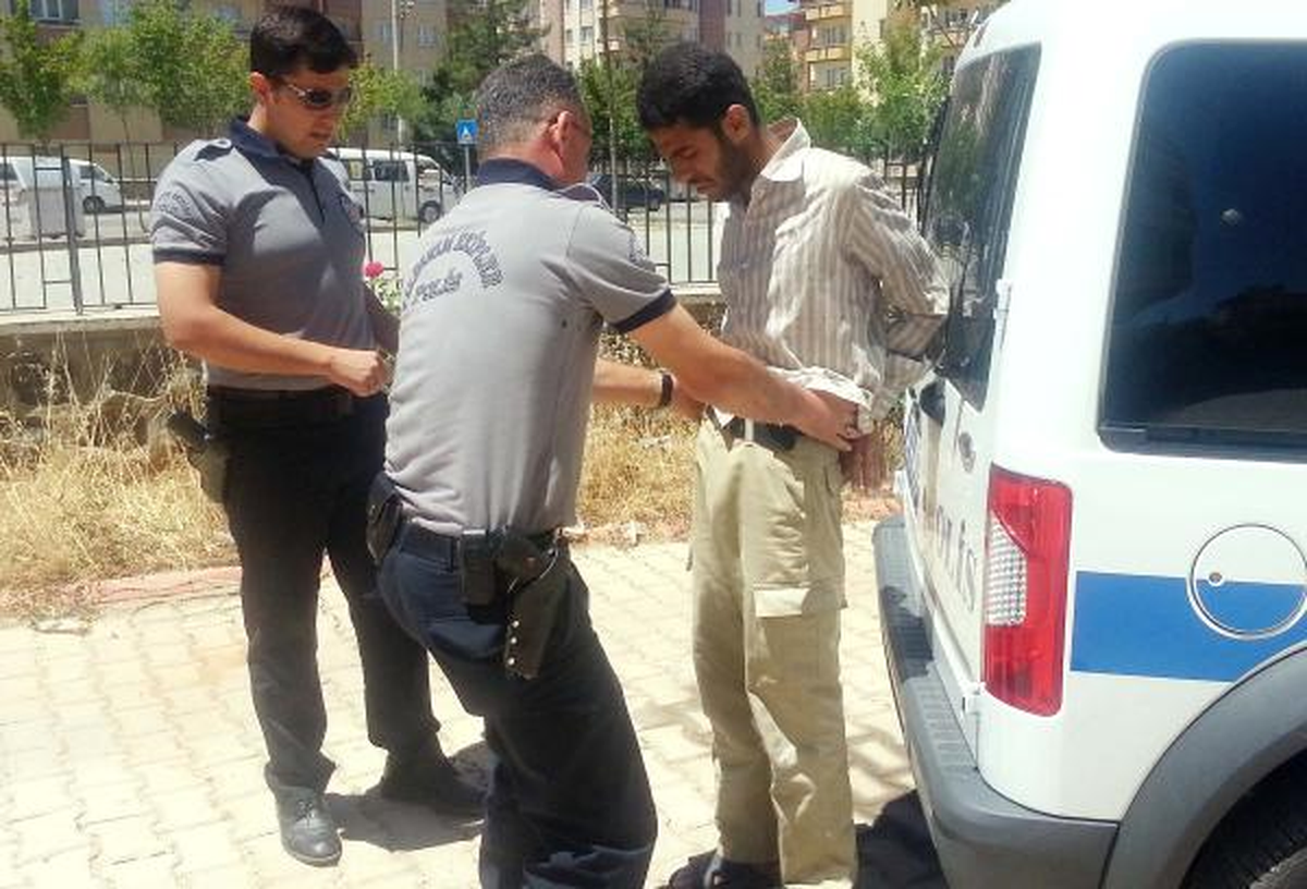 Şüpheli Suriyeli Havaya Ateş Açılarak Durduruldu