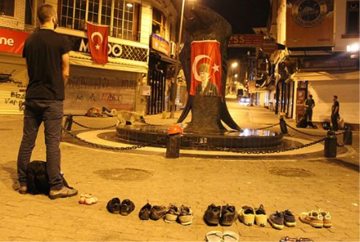 Taksim\'de "Duran Adam" Eylemi